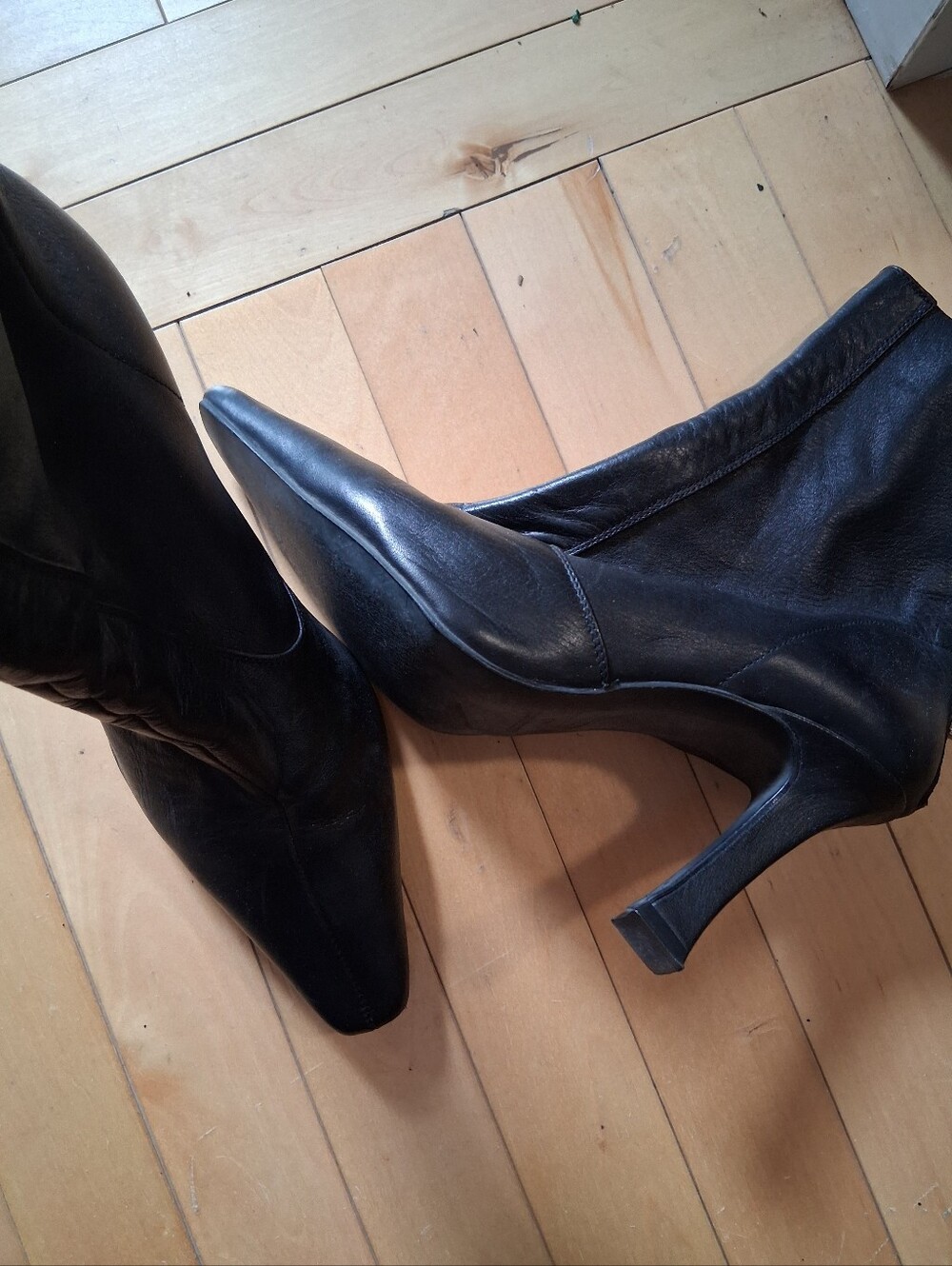Black Leather? Pointed-Toe Mid-Heel Boots